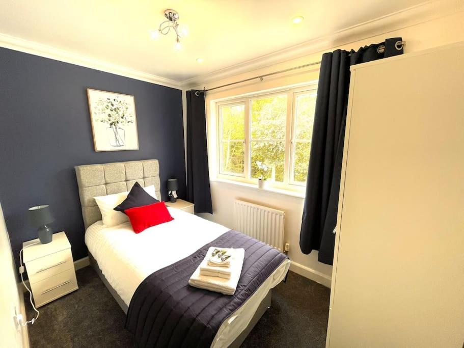 The Woodlands, Shortstay, Ideal For Families, Relocation, Contractors, Travel Stay Horley Zewnętrze zdjęcie
