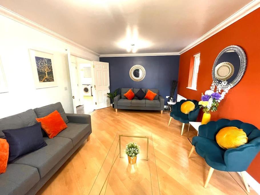 The Woodlands, Shortstay, Ideal For Families, Relocation, Contractors, Travel Stay Horley Zewnętrze zdjęcie