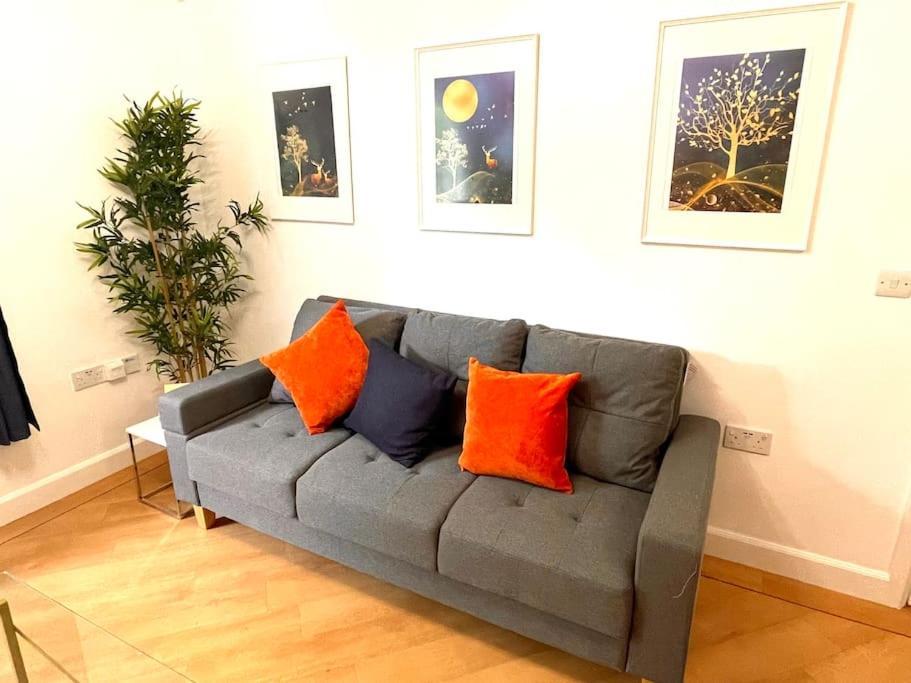 The Woodlands, Shortstay, Ideal For Families, Relocation, Contractors, Travel Stay Horley Zewnętrze zdjęcie