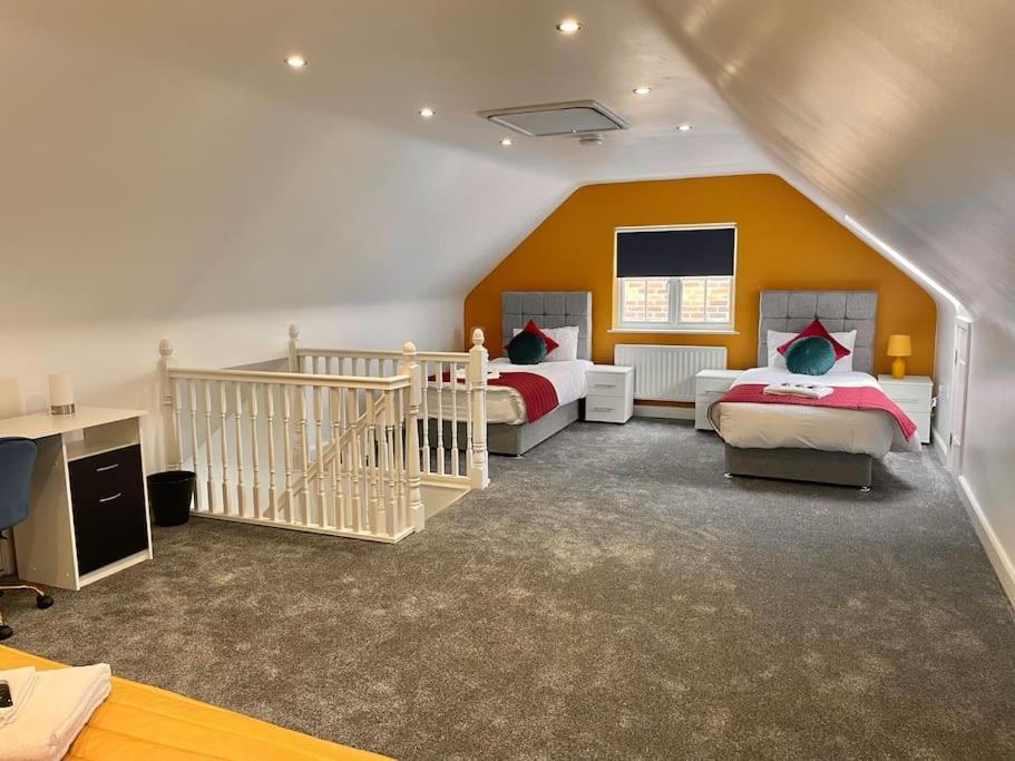 The Woodlands, Shortstay, Ideal For Families, Relocation, Contractors, Travel Stay Horley Zewnętrze zdjęcie