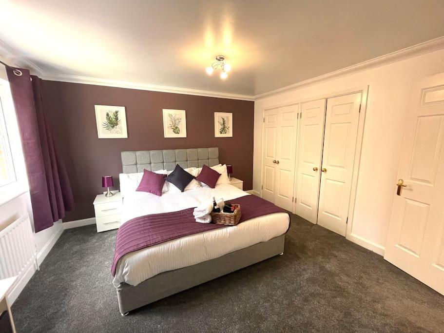 The Woodlands, Shortstay, Ideal For Families, Relocation, Contractors, Travel Stay Horley Zewnętrze zdjęcie