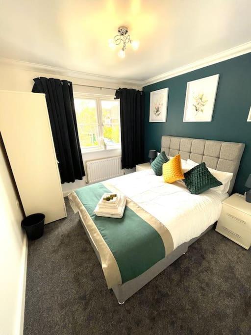 The Woodlands, Shortstay, Ideal For Families, Relocation, Contractors, Travel Stay Horley Zewnętrze zdjęcie