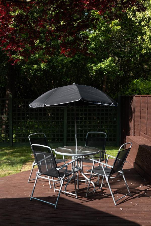 The Woodlands, Shortstay, Ideal For Families, Relocation, Contractors, Travel Stay Horley Zewnętrze zdjęcie